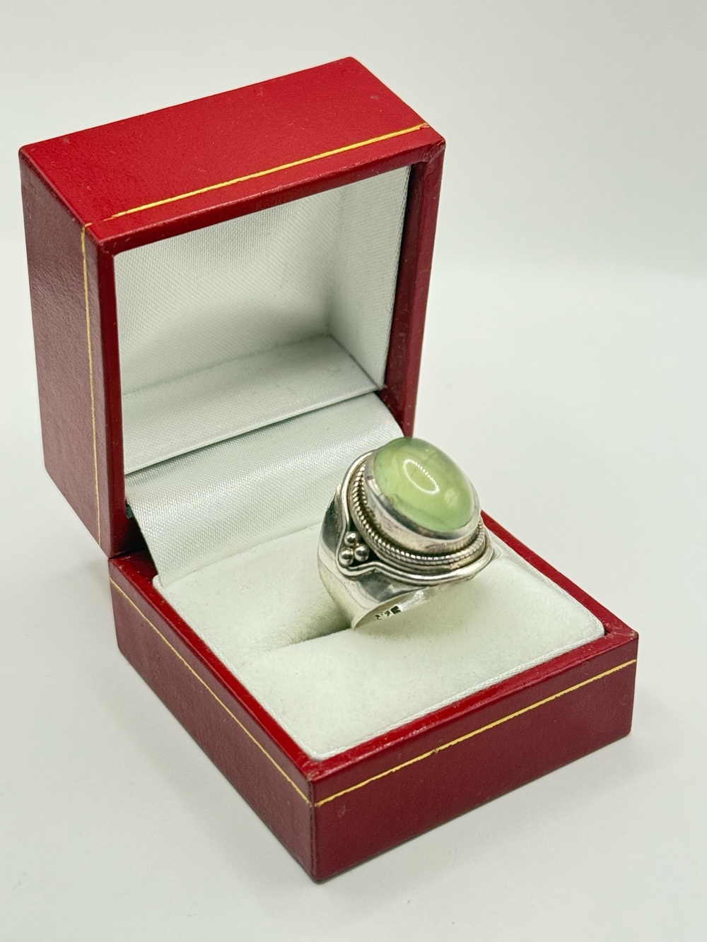 Sterling Silver Green Cat's Eye Oval Statement Ring - Unbranded size 7.2 - Picture 3 of 6